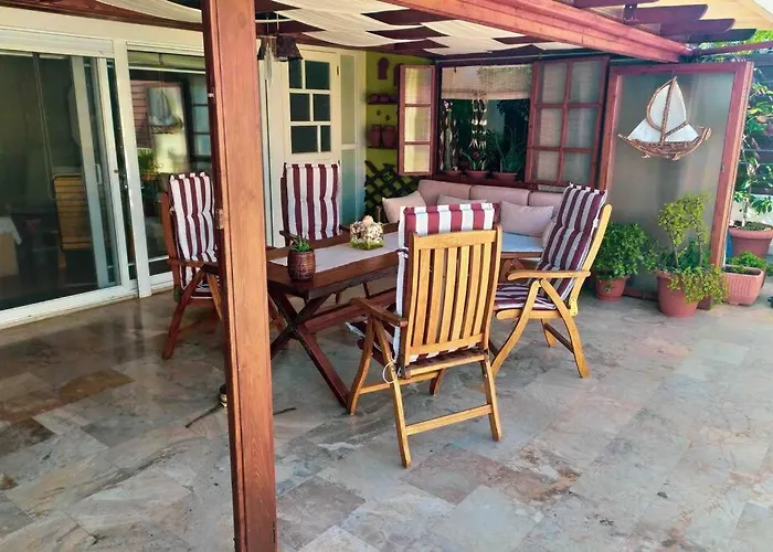 Sea View Roof Garden 公寓 Kiáton